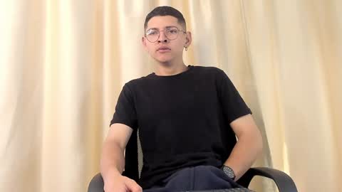 Snapshot of a_lejandro_08 chatting on January 18, 2025, 3:05 pm alejo online show from January 18, 2025, 3:05 pm