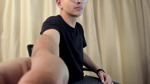 Snapshot of a_lejandro_08 chatting on January 18, 2025, 10:39 pm alejo online show from January 18, 2025, 10:39 pm