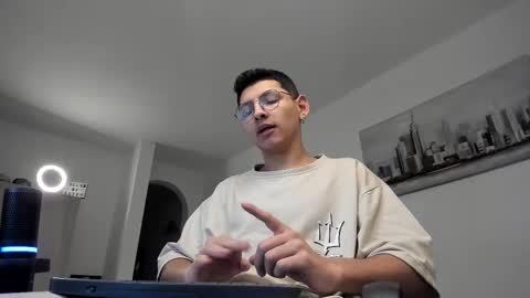 Snapshot of a_lejandro_08 chatting on March 12, 2025, 7:46 am alejo online show from March 12, 2025, 7:46 am