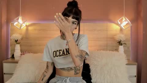 Snapshot of aa_lunit chatting on November 29, 2025, 1:14 pm Luni online show from November 29, 2025, 1:14 pm