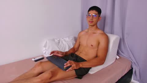 Snapshot of aa_xel chatting on October 15, 2025, 2:01 am Axel online show from October 15, 2025, 2:01 am