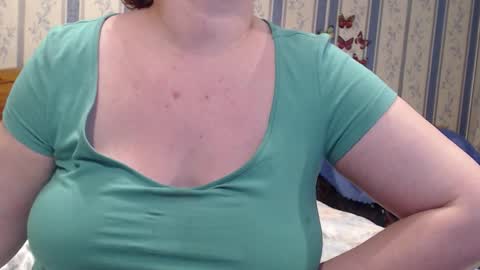 Snapshot of aamarillis chatting on November 9, 2025, 1:48 am NINA online show from November 9, 2025, 1:48 am