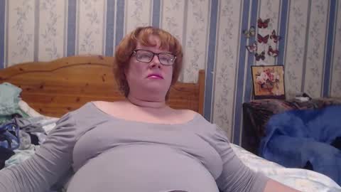 Snapshot of aamarillis chatting on December 3, 2025, 6:43 am NINA online show from December 3, 2025, 6:43 am