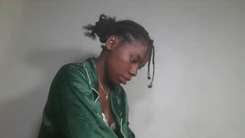 aangevelo online show from November 9, 2025, 10:08 pm