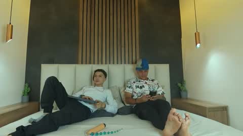 AARON  CHRIS online show from September 9, 2025, 2:55 am