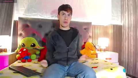Snapshot of aaron_blink1 chatting on February 18, 2025, 1:11 pm Aaron online show from February 18, 2025, 1:11 pm