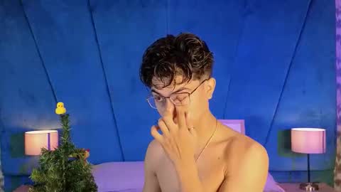 Aaron Ezequiel online show from December 4, 2025, 11:57 pm