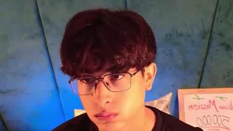 Aaron Ezequiel online show from May 12, 2026, 12:35 pm