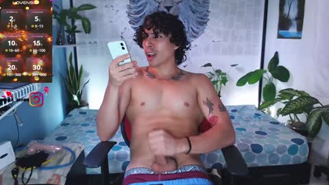 Snapshot of aaron_manuel chatting on December 16, 2024, 5:43 pm Manul online show from December 16, 2024, 5:43 pm