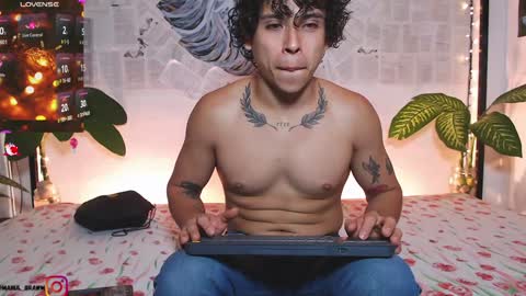 Snapshot of aaron_manuel chatting on December 29, 2024, 5:10 am Manul online show from December 29, 2024, 5:10 am