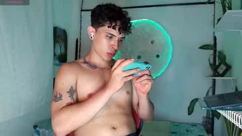 Snapshot of aaron_manuel chatting on March 9, 2025, 12:42 am Manul online show from March 9, 2025, 12:42 am