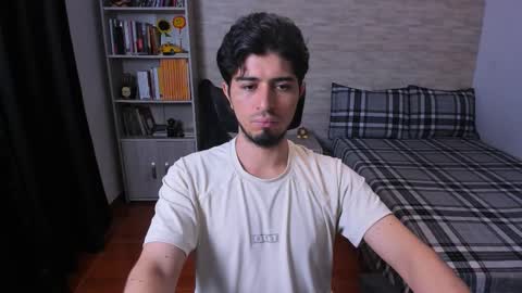 Snapshot of aaron_paul_ chatting on December 17, 2025, 11:33 pm Aaron online show from December 17, 2025, 11:33 pm