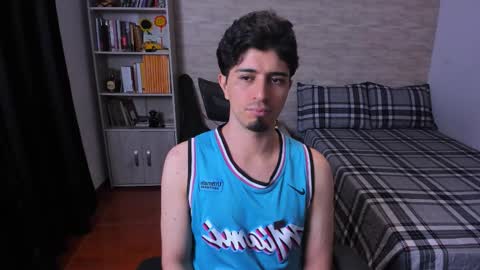 Snapshot of aaron_paul_ chatting on December 20, 2025, 9:44 pm Aaron online show from December 20, 2025, 9:44 pm