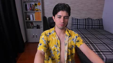 Snapshot of aaron_paul_ chatting on January 7, 2026, 8:00 pm Aaron online show from January 7, 2026, 8:00 pm