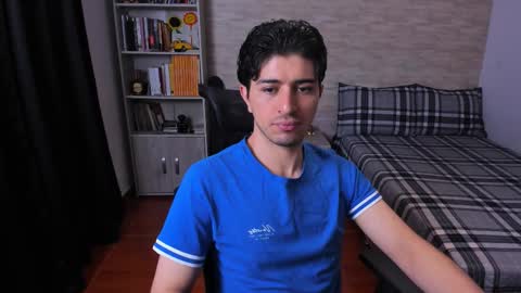 Snapshot of aaron_paul_ chatting on January 9, 2026, 5:37 pm Aaron online show from January 9, 2026, 5:37 pm