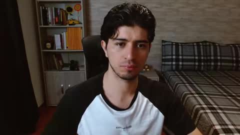 Snapshot of aaron_paul_ chatting on January 14, 2026, 9:52 pm Aaron online show from January 14, 2026, 9:52 pm