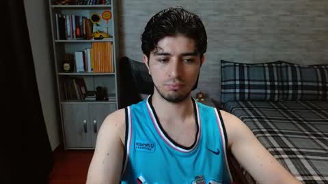 Snapshot of aaron_paul_ chatting on January 15, 2026, 9:29 pm Aaron online show from January 15, 2026, 9:29 pm