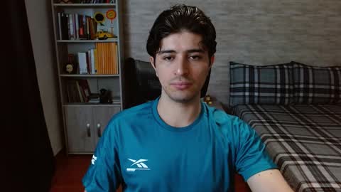 Snapshot of aaron_paul_ chatting on January 17, 2026, 6:44 pm Aaron online show from January 17, 2026, 6:44 pm