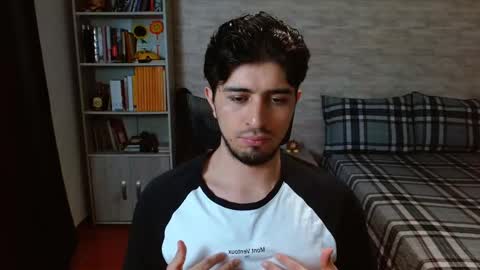 Snapshot of aaron_paul_ chatting on February 4, 2026, 7:09 pm Aaron online show from February 4, 2026, 7:09 pm