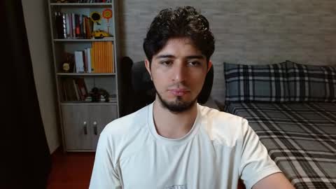 Snapshot of aaron_paul_ chatting on February 9, 2026, 9:52 pm Aaron online show from February 9, 2026, 9:52 pm