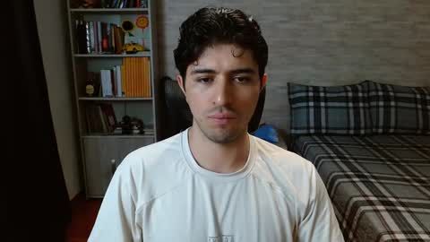 Snapshot of aaron_paul_ chatting on February 15, 2026, 8:16 pm Aaron online show from February 15, 2026, 8:16 pm