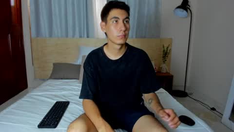 Snapshot of aaron_revolt chatting on July 9, 2026, 7:51 pm aaron_revolt online show from July 9, 2026, 7:51 pm