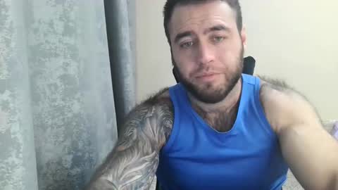 Snapshot of aaron_royal chatting on December 21, 2025, 5:20 pm Davin tayl online show from December 21, 2025, 5:20 pm