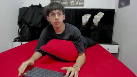 Snapshot of aaron_spencer13 chatting on September 18, 2025, 7:16 pm Aron online show from September 18, 2025, 7:16 pm