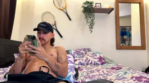 aaron_wheel online show from May 4, 2026, 2:40 am