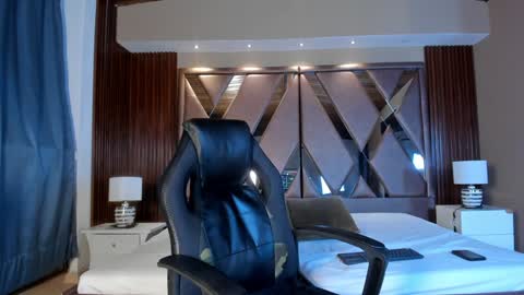 Snapshot of aaron_whitee chatting on December 6, 2024, 12:23 am Aaron online show from December 6, 2024, 12:23 am