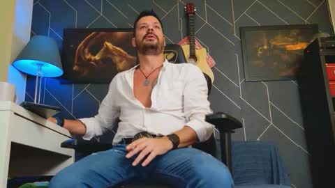 Snapshot of aaronbomer chatting on October 12, 2025, 3:05 am Aaron online show from October 12, 2025, 3:05 am