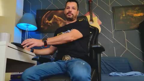 Snapshot of aaronbomer chatting on October 18, 2025, 8:04 am Aaron online show from October 18, 2025, 8:04 am