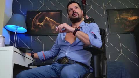 Snapshot of aaronbomer chatting on October 27, 2025, 5:00 am Aaron online show from October 27, 2025, 5:00 am