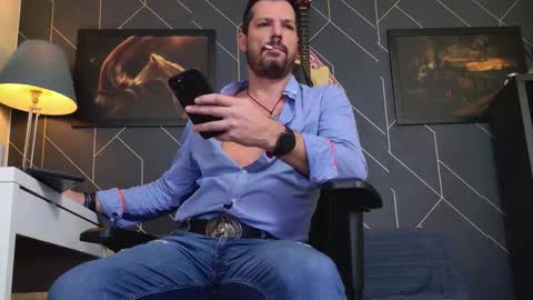 Snapshot of aaronbomer chatting on November 1, 2025, 6:15 am Aaron online show from November 1, 2025, 6:15 am