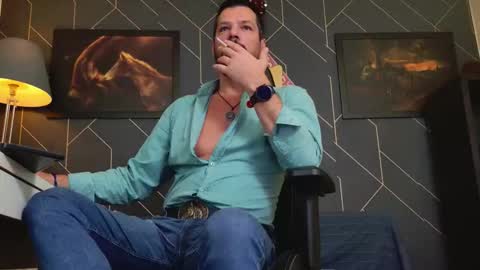 Snapshot of aaronbomer chatting on November 5, 2025, 5:07 am Aaron online show from November 5, 2025, 5:07 am