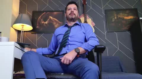 Snapshot of aaronbomer chatting on November 9, 2025, 3:05 am Aaron online show from November 9, 2025, 3:05 am