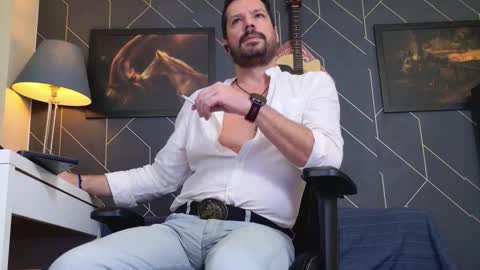 Snapshot of aaronbomer chatting on November 15, 2025, 5:27 am Aaron online show from November 15, 2025, 5:27 am