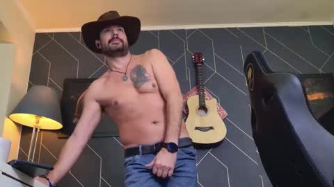 Snapshot of aaronbomer chatting on November 16, 2025, 5:35 am Aaron online show from November 16, 2025, 5:35 am