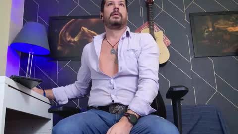 Snapshot of aaronbomer chatting on November 17, 2025, 4:18 am Aaron online show from November 17, 2025, 4:18 am