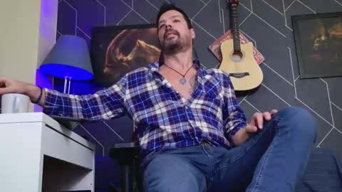 Snapshot of aaronbomer chatting on November 20, 2025, 5:29 am Aaron online show from November 20, 2025, 5:29 am