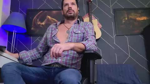 Snapshot of aaronbomer chatting on November 24, 2025, 5:01 pm Aaron online show from November 24, 2025, 5:01 pm