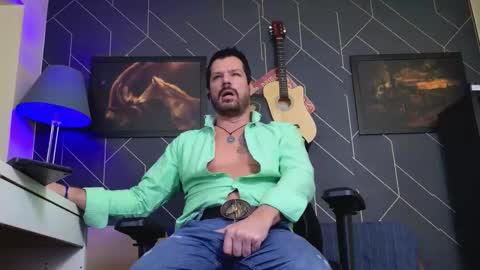 Snapshot of aaronbomer chatting on November 29, 2025, 3:09 am Aaron online show from November 29, 2025, 3:09 am