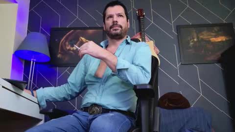 Snapshot of aaronbomer chatting on December 1, 2025, 5:45 am Aaron online show from December 1, 2025, 5:45 am