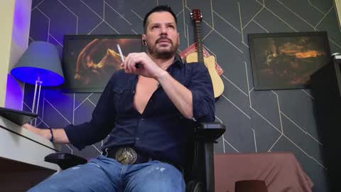 Snapshot of aaronbomer chatting on December 4, 2025, 2:43 am Aaron online show from December 4, 2025, 2:43 am