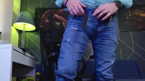 Aaron online show from January 17, 2026, 12:21 pm