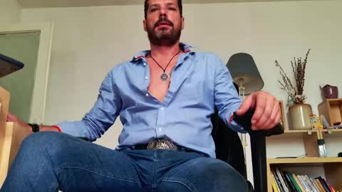 Snapshot of aaronbomer chatting on May 30, 2026, 6:32 am Aaron online show from May 30, 2026, 6:32 am