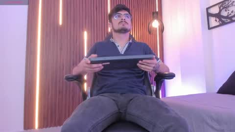 aaronfuentes7 online show from September 27, 2025, 7:30 pm