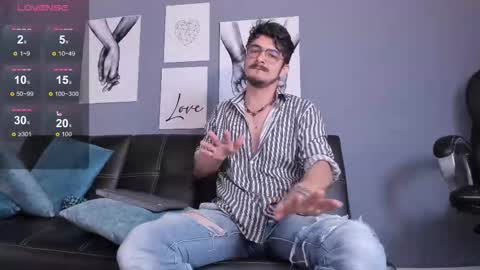 aaronfuentes7 online show from October 3, 2025, 6:38 pm