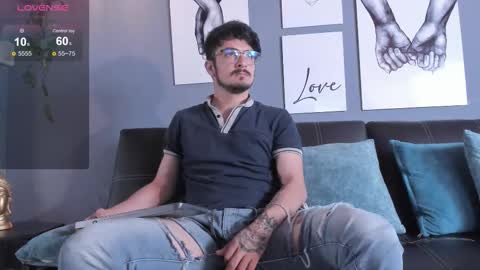aaronfuentes7 online show from October 4, 2025, 12:14 pm