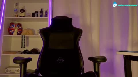 Snapshot of aaronlegend chatting on February 25, 2025, 4:35 am Aaron online show from February 25, 2025, 4:35 am